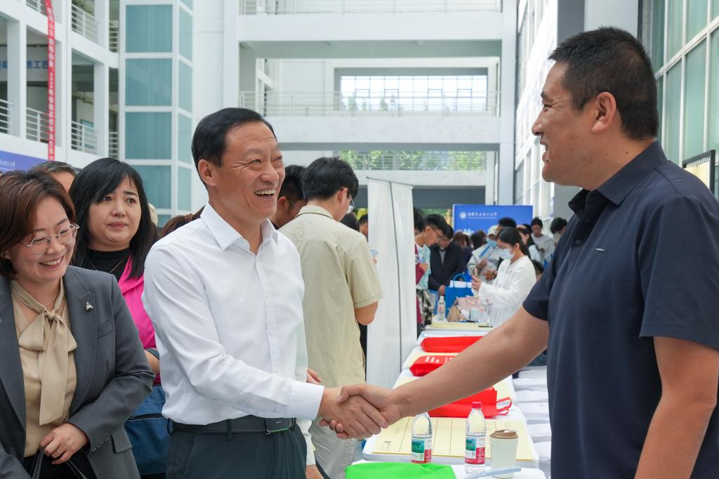 搭建综合招聘平台