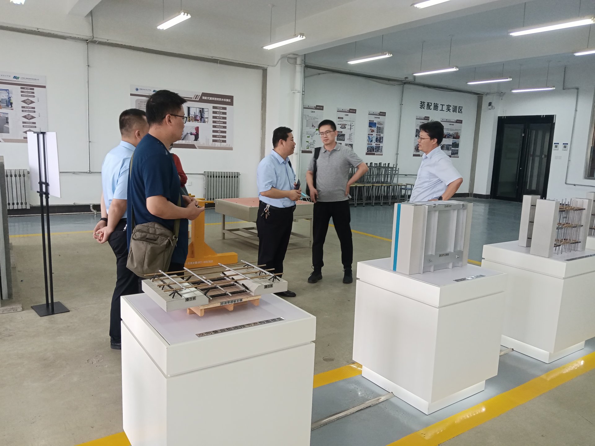 建筑工程技术教研室主任许崇华等参加活