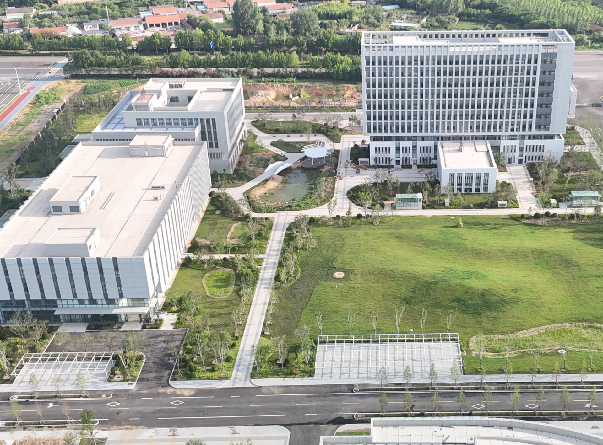 方能到东门始发返回卧龙山校区东门